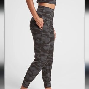 Athleta Women's Salutation Camo Joggers